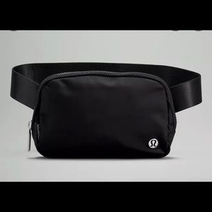 NEW Lululemon everywhere belt bag in black